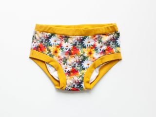 Nový školní rok s klidem 🎒✏😌 Jemné dívčí potisky 🌸🌺🌻 #spodnipradlo #prirodnimaterial #divka #inkontinence #promaminkyadeti...